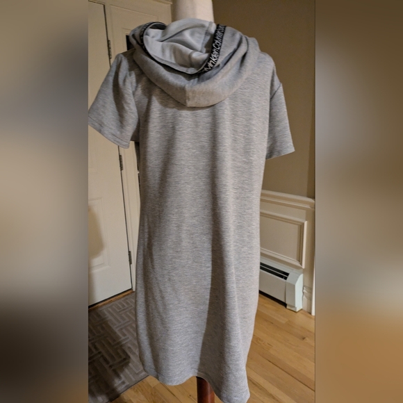 Calvin Klein Dress with pockets & hood - Picture 9 of 9